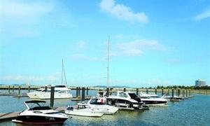 英國游艇碼頭行業(yè)協(xié)會董事長戈?duì)柕?朱利安來訪