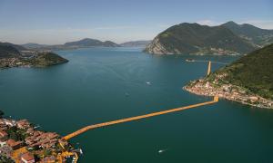 它是意大利最文藝的浮橋，由藝術家所造！