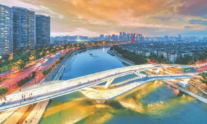 人行天橋搭建，在這里滿含藝術氣息