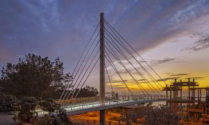 斯克里普斯人行天橋設計